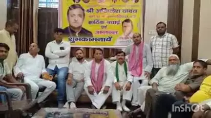 कासगंज: दुर्गा कॉलोनी में अखिल भारतवर्षीय यादव महासभा ने मनाया सपा के राष्ट्रीय अध्यक्ष अखिलेश यादव का जन्मदिन