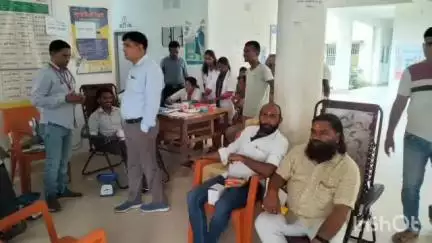 सिसई: सिसई प्रखंड सह अंचल कार्यालय परिसर में रक्तदान शिविर, नौ लोगों ने किया रक्तदान