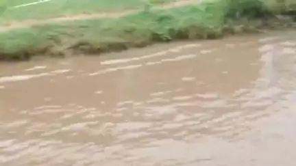 चास: भंगा बाजार सड़क मार्ग पर बारिश के पानी से जलजमाव, लोग परेशान, डीसी से समाधान की मांग