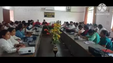 पथरगामा: पथरगामा प्रखंड सभागार में ANM, CHO और सहिया के साथ मासिक बैठक व एक दिवसीय प्रशिक्षण आयोजित