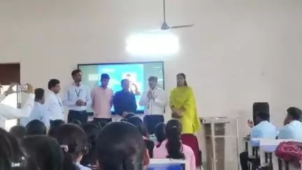 बेंगाबाद: गिरिडीह कॉलेज में SBI स्थापना दिवस पर कार्यशाला, छात्रों को बैंकिंग करियर के लिए किया प्रेरित
