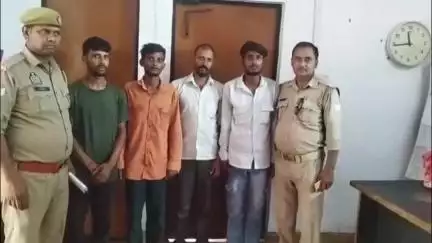 महावन: जमुना पार के गांव हयातपुर में पुलिस ने हत्या के प्रयास में 4 व्यक्तियों को अवैध तमंचे के साथ पकड़ा
