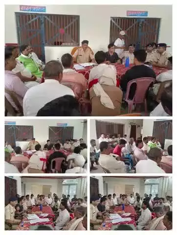 आज दिनांक-01.07.2025 को #सालमारी थाना परिसर में आगामी मुहर्रम और श्रावणी मेला को शांतिपूर्ण माहौल में सम्पन्न कराने हेतु आमजनों के साथ शांति-समिति की बैठक आयोजित की गई I
