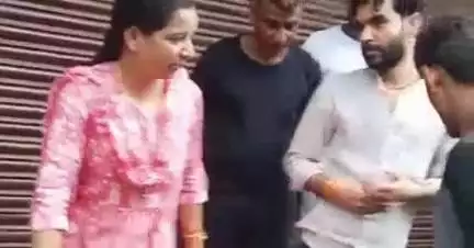 भिंड नगर: भिण्ड के अम्लेड़ी गांव में फ़ूड पॉइजनिंग, खाद्य सुरक्षा अधिकारी ने दुकान सील की, ग्रामीणों पर आरोप लगाया