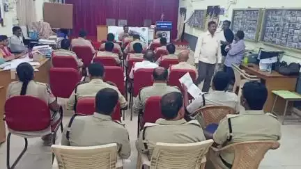 కడప: కడప కోర్టు ఆవరణలోని న్యాయ సేవ సదన్‌లో ఉమ్మడి జిల్లా పోలీసు అధికారులతో ముందస్తు జాతీయ లోక్ అదాలత్ సమావేశం