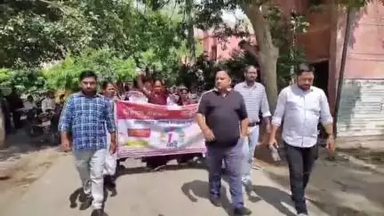 शाहबाद: सामुदायिक स्वास्थ्य केंद्र से संचारी रोग नियंत्रण रैली निकालकर लोगों को किया गया जागरूक
