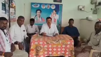 ఎమ్మిగనూరు: కూటమి ప్రభుత్వం పంటల బీమా కోసం రైతులపై ప్రీమియం భారం మోపడం దారుణం: ముగతిలో వైసీపీ బీసీ సెల్ సంయుక్త కార్యదర్శి విరుపాక్షి