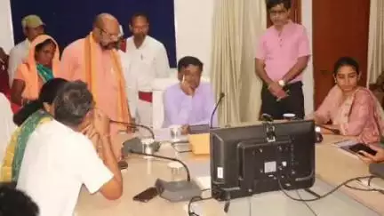 बांधवगढ़: जनसुनवाई में कलेक्टर ने सुनीं आम लोगों की समस्याएं, मौके पर ही किया निराकरण