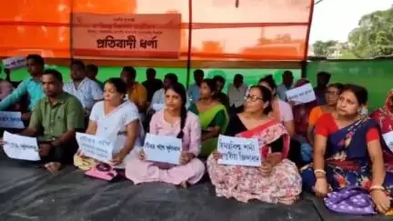 বিজনী ভাগ: বিজনীত গোলাঘাটত কংগ্ৰেছ কৰ্মীয়ে মুখ্যমন্ত্ৰীৰ ওপৰত কৰা আক্ৰমণৰ বিৰুদ্ধে প্ৰতিবাদ, উপস্থিত বিজনীৰ বিধায়ক অজয় কুমাৰ ৰায়