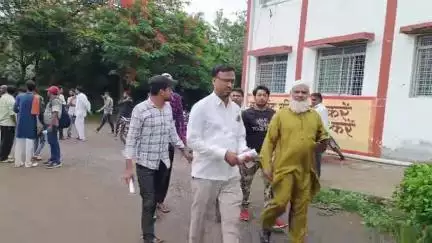 बुरहानपुर नगर: आजाद वार्ड में गंदे पानी की समस्या से परेशान लोगों ने ज़िला पंचायत कार्यालय पहुंचकर कलेक्टर से की शिकायत #jansamasya