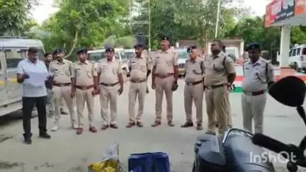 बखरी: बखरी थाना परिसर में देसी-विदेशी शराब का विनष्टीकरण, मजिस्ट्रेट सहित अन्य पुलिस पदाधिकारी रहे मौजूद