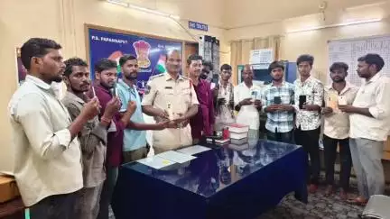 పాపన్నపేట్: 12 సెల్ ఫోన్లు రికవరీ బాధితులకు అందజేత 
పాపన్నపేట ఎస్సై శ్రీనివాస్ గౌడ్ వెల్లడి