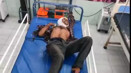 భీమవరం: చెరుకూడా రైల్వే స్టేషన్ సమీపంలో రైలు నుంచి పడిన గుర్తుతెలియని వ్యక్తి, తీవ్ర గాయాలు