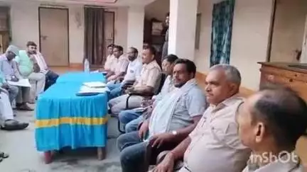 उधवा: राधानगर थाना परिसर में मुहर्रम पर्व शांतिपूर्ण ढंग से मनाने के लिए शांति समिति की बैठक आयोजित