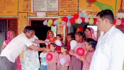 रामनगर: तपेसिपाह, त्रिलोकपुर, गोबरहा सहित कई विद्यालयों में आज बच्चों का रोली, चंदन व वंदन करके स्वागत किया गया