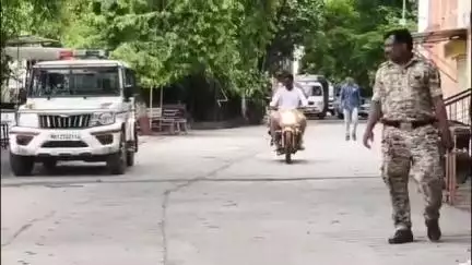 विद्यार्थिनी लैंगिक छळ प्रकरणात दोन्ही शिक्षक आरोपींना जिल्हा व सत्र न्यायालय बीडने 05 जुलैपर्यंत पोलीस कोठडी वाढवली