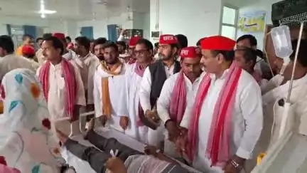 ज़मानिया: अखिलेश यादव के जन्मदिन पर MLA वीरेंद्र यादव ने गोराबाजार अस्पताल में मरीजों को वितरित किए फल और किया रक्तदान