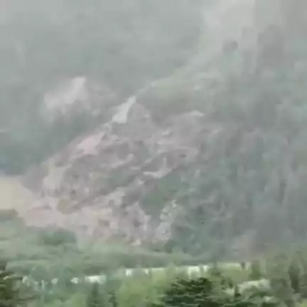 सांगला: किन्नौर ज़िले के रकछम के सामने पहाड़ी में बादल फटा, जान-माल के नुकसान की नहीं है सूचना
