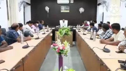 सवाई माधोपुर: सवाई माधोपुर कलेक्ट्रेट सभागार में जिला कलक्टर ने कहा- सरकारी योजनाओं का प्रभाव धरातल पर दिखे