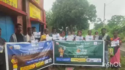 सिसई: घाघरा पंचायत भवन में धरती आबा जनजाति ग्राम उत्कर्ष अभियान के तहत जागरूकता शिविर