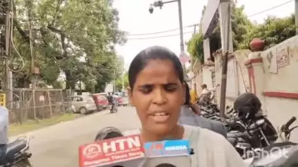 बरेली: हाफिजगंज थाना क्षेत्र के मुड़िया भीकमपुर की महिला ने पुलिस पर चोरी घटना का खुलासा न करने का लगाया आरोप
