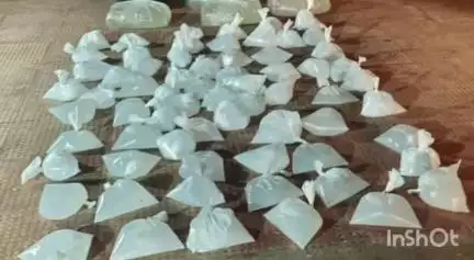 वारिसलीगंज: वारिसलीगंज पुलिस ने बलवापर गांव में छापेमारी कर 10 लीटर महुआ शराब के साथ एक कारोबारी को किया गिरफ्तार