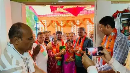 सिवनी: विधायक और भाजपा जिला अध्यक्ष ने सुभाष वार्ड में पार्षद प्रत्याशी के चुनाव कार्यालय का उद्घाटन किया