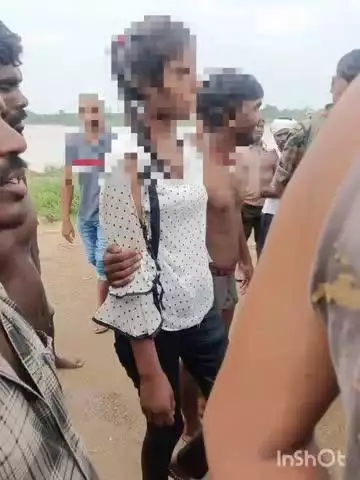 गढ़वा: गढ़वा: मेड़ना गांव में युवती ने कोयल नदी के पुल से लगाई छलांग, ग्रामीणों ने बचाई जान