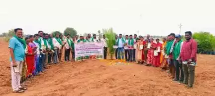 Planted 2,460 oil palm saplings on 17.2 Ha in Nalgonda with 70 farmers—planting today for a greener tomorrow!

#AgriGoI #Agriculture #OilPalmPlantation #Telangana