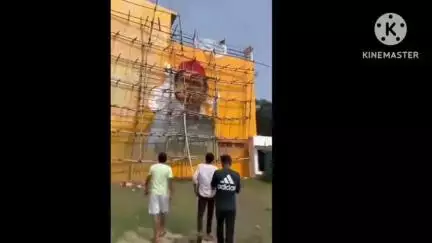 मेजा: रामनगर में भारत के नक्शे में अखिलेश की तस्वीर उकेरी गई, सपा प्रमुख के जन्मदिन पर स्कूल की दीवार पर बनवाई फोटो