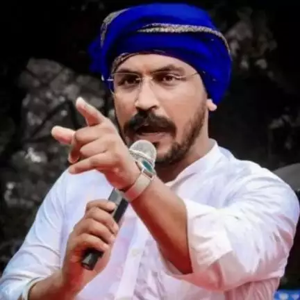 मीडिया से बात करते हुए पत्रकार पर क्यों भड़क गए चंद्रशेखर आजाद, बोले- ‘तुम्हारे खिलाफ FIR कर दूंगा’