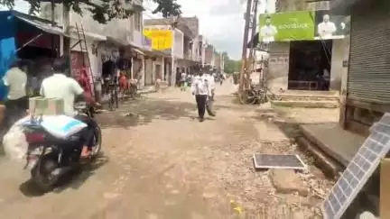 शाहबाद: घंटाघर से बासित नगर मार्ग तक जाने वाली सड़क की हालात बदतर, पैदल चलना मुश्किल #jansamsya