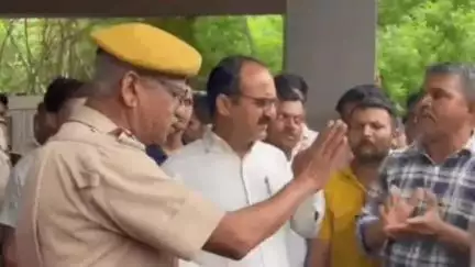 बागौड़ा: बागोड़ा में दुकानदारों और ग्रामीणों ने एसडीएम कार्यालय पर किया प्रदर्शन, पुलिस के खिलाफ जमकर की नारेबाजी