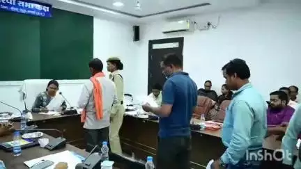 पेण्ड्रा: अरपा सभाकक्ष जनदर्शन में 30 लोगों ने अपनी समस्याओं एवं मांगों से संबंधित आवेदन दिए, गंभीरता से त्वरित निराकरण का आश्वासन