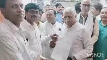 मेराल: पेशका को प्रखंड बनाने की मांग, संघर्ष समिति ने सांसद को सौंपा मांग पत्र