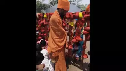 महराजगंज: महाराजगंज को जिला बनाने की अर्जी लगाने योग प्रचारक अंगद महाराज बागेश्वर धाम पहुंचे