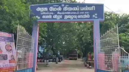 போச்சம்பள்ளி: புளியம்பட்டி அரசு மேல்நிலைப் பள்ளியில் மாணவர்களுக்கு தீயணைப்புத்துறை சார்பில்  தென்மேற்கு பருவமழை முன்னெச்சரிக்கை விழிப்புணர்வு நிகழ்ச்சி