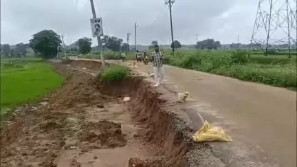 लोहरदगा: भक्सो कोयल नदी के पास सड़क निर्माण कार्य अधर में, BJYM जिलाध्यक्ष बाल्मीकि कुमार ने डीसी से कार्रवाई की मांग की