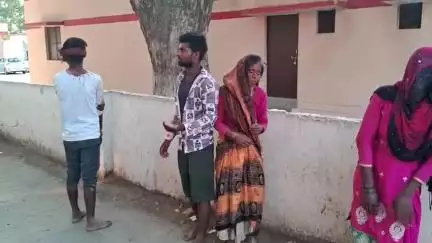 बिल्सी: नरैनी गांव में खेत में मेढ़ डालने को लेकर दो पक्षों में जमकर चले लाठी-डंडे, 13 लोग घायल