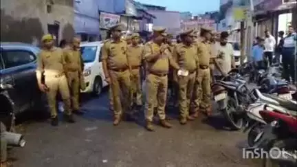 इंस्पेक्टर कैंट शिवाकांत मिश्रा ने भारी फोर्स के साथ नदेसर के पास अतिक्रमण हटवाते हुए हिदायत दी