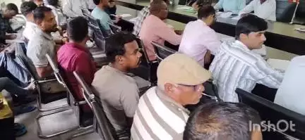 लातेहार: लातेहार प्रखंड विकास पदाधिकारी मनोज तिवारी ने कहा, लक्ष्य के अनुरूप कार्य करें, अन्यथा होगी कार्यवाही