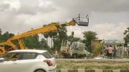 भगवानपुर: सराय थाने के पास NH-22 पर ट्रक ने पिकअप वैन को मारी टक्कर, वैन चालक गंभीर घायल