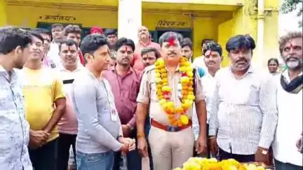 बक्स्वाहा: बाजना थाना प्रभारी राजेश सिंह सिकरवार को भावभीनी विदाई दी गई