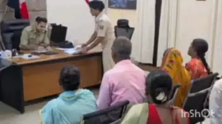 नवादा: समाहरणालय स्थित पुलिस कार्यालय में एसपी अभिनव धीमान ने जनता दरबार का आयोजन किया, फरियादियों की उमड़ी भीड़