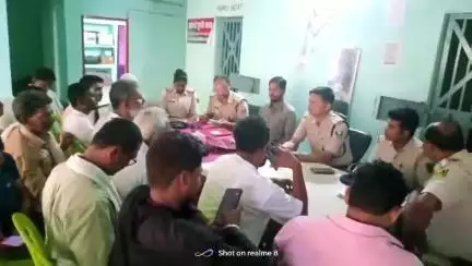 पुपरी: मुहर्रम पर्व को लेकर पुपरी थाना परिसर में एसडीओ गौरव कुमार की अध्यक्षता में शांति समिति की बैठक आयोजित