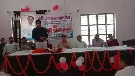 बबेरू: बबेरू ब्लाक सभागार में खंड विकास अधिकारी व डीसी मनरेगा के सेवानिवृत्त होने पर विदाई कार्यक्रम का आयोजन किया गया