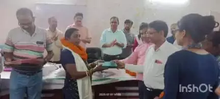 नाला: एएनएम एवं अन्य स्वास्थ्य कर्मियों की सेवानिवृत्ति पर नाला सीएचसी में विदाई सह सम्मान समारोह आयोजित