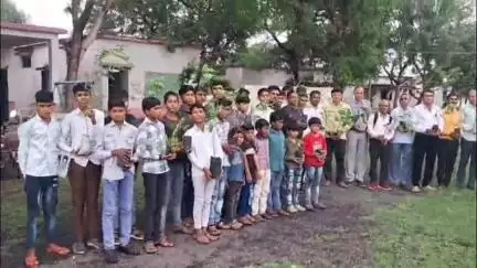 मोहन बड़ोदिया: दुधाना के शासकीय हाई स्कूल में 'एक पौधा मां के नाम' अभियान के तहत पौधारोपण, सरपंच संघ जिला अध्यक्ष थे मुख्य अतिथि