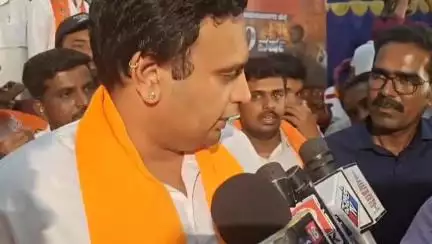 ಕೊಳ್ಳೇಗಾಲ: ಚಾಮರಾಜನಗರ ದಸರಾ ಆಚರಣೆಗೆ ಸಿಎಂ ನಿರಾಕರಣೆ :ಪಟ್ಟಣದಲ್ಲಿ ಯದುವೀರ್ ಪ್ರತಿಕ್ರಿಯೆ