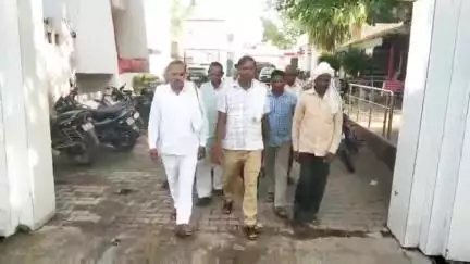 शिकोहाबाद: कंथरी गांव में विवाहिता ने पति से कहासुनी के बाद फांसी लगाकर दी जान, शव लटका मिला, सीओ और थाना पुलिस मौके पर